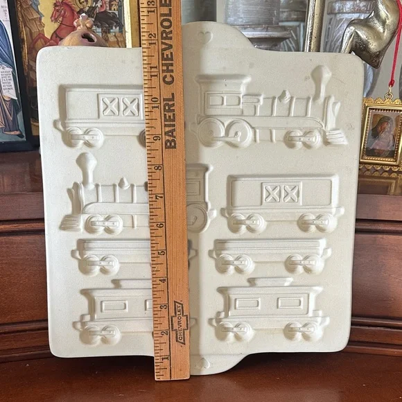 The Pampered chef Vintage Train Shaped gingerbread Baking Mold holiday party - Picture 9 of 9
